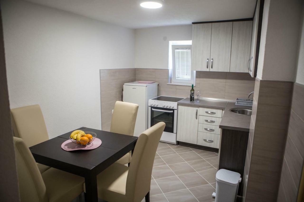 Apartman Milos トレビニエ エクステリア 写真